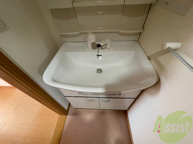 洗面設備　洗面台です、朝の支度はここでばっちりですね！