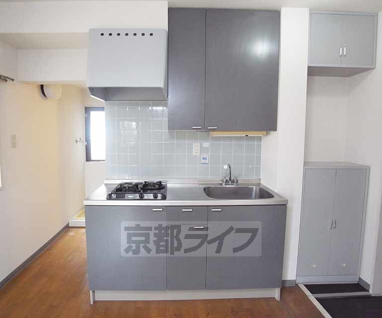 キッチン　収納スペースが多いキッチンです。