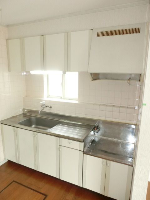 キッチン　窓が匂いが残りにくいキッチンです！