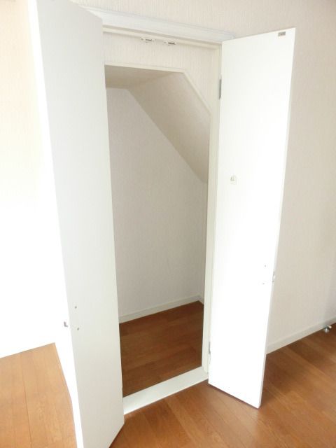 収納　階段下も無駄にしません！