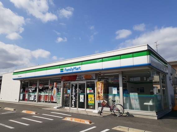 コンビニ　ファミリーマート花尻あかね町店（コンビニ）まで95m