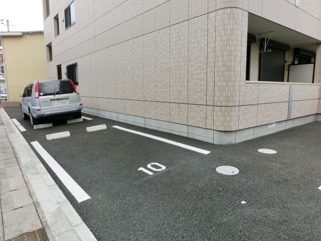 駐車場　敷地内の駐車場