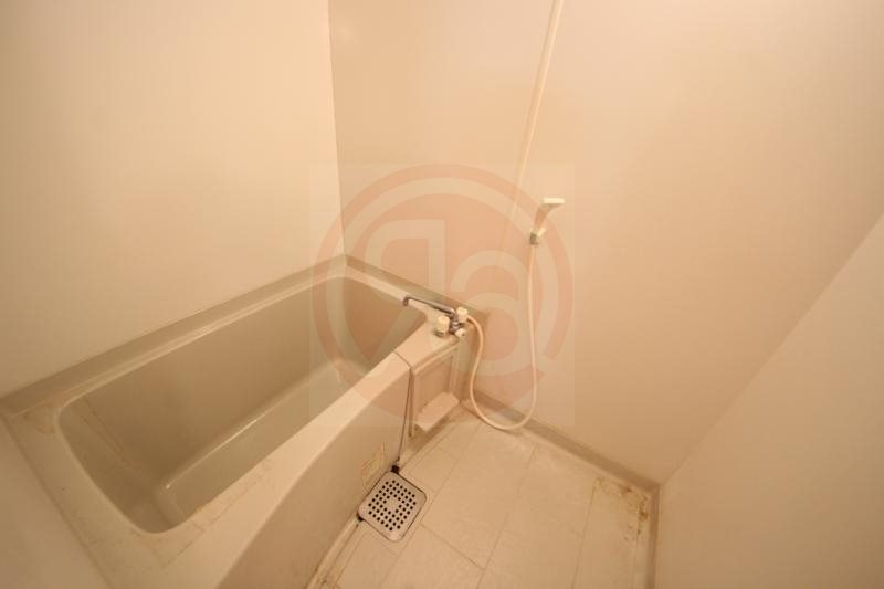 バス・シャワールーム　コンパクトで使いやすいお風呂です