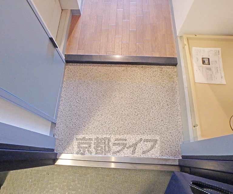 玄関　段差が低くて上がりやすい玄関です。