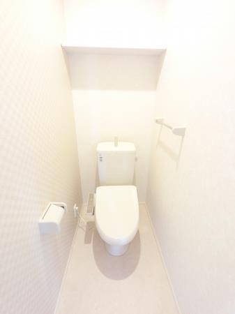 トイレ　清潔感のあるウォッシュレット付きトイレです！