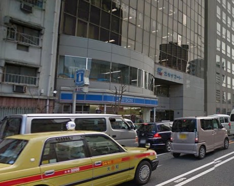 コンビニ　ローソン新宿富久町（コンビニ）まで168m