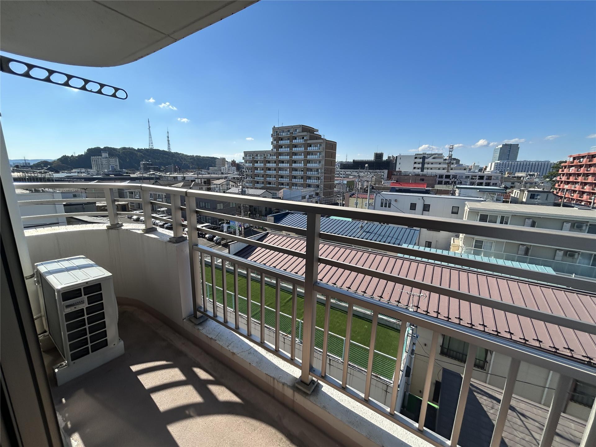 バルコニー　洗濯物が干せるバルコニーです