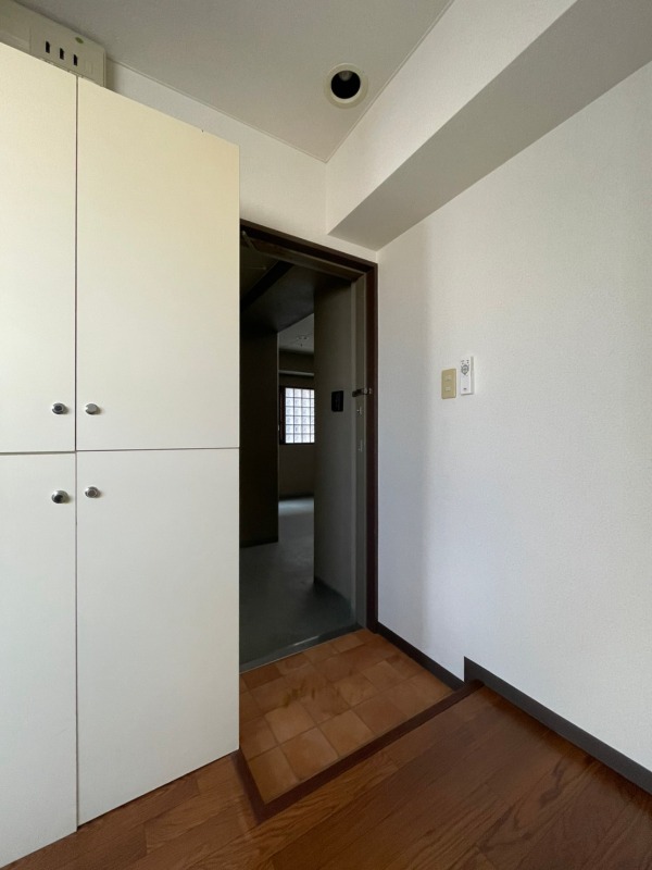 玄関　※別部屋参考写真