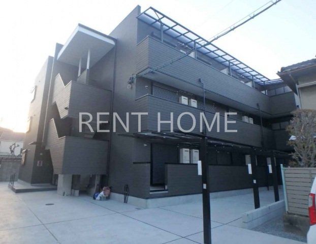 建物外観　3階建てのスマートな建物です。