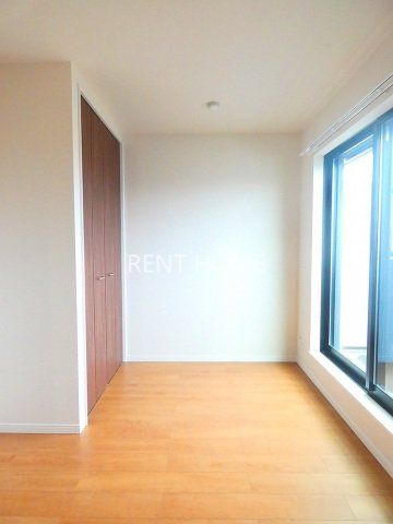 居室・リビング　9.5帖の洋室です。