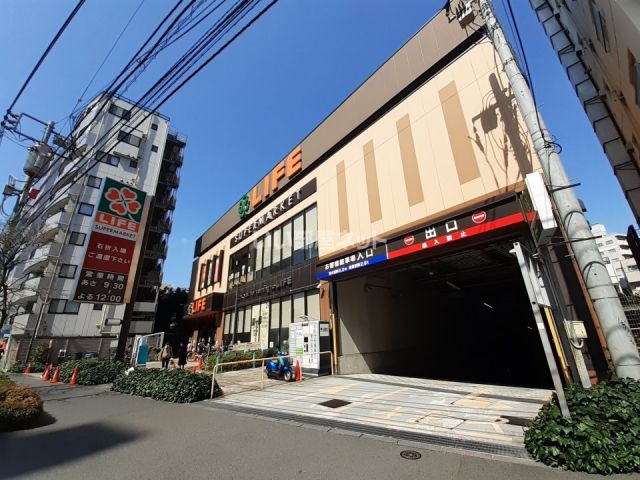 スーパー　ライフ若松河田駅前店（スーパー）まで208m