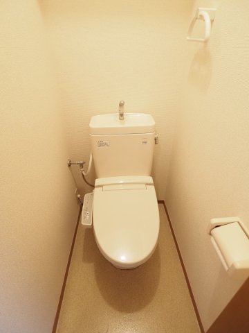 トイレ　バストイレ別で快適。※同物件別部屋参考写真