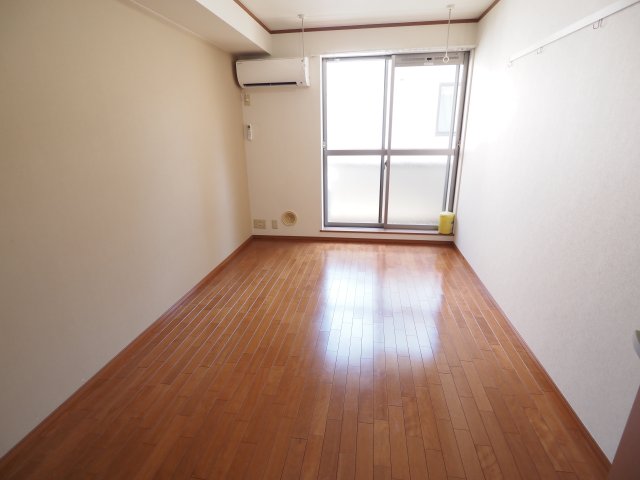 居室・リビング　形の良い洋室です♪※同物件別部屋参考写真