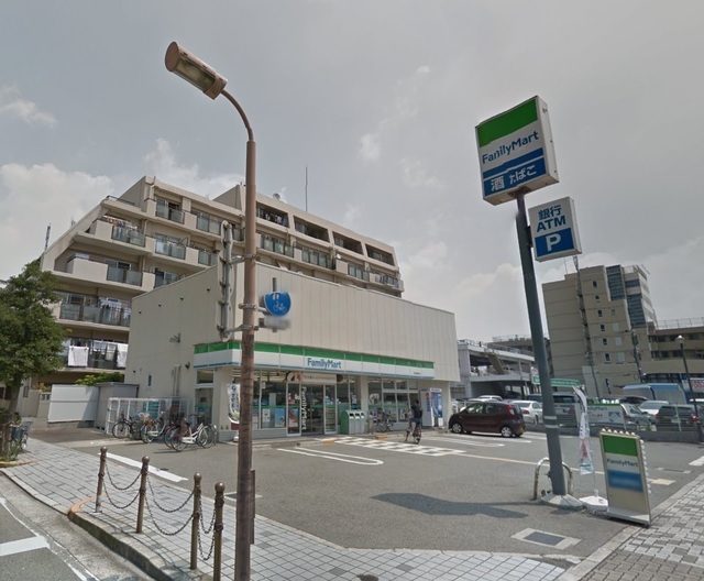 コンビニ　ファミリーマート尼崎南警察署前店（コンビニ）まで972m