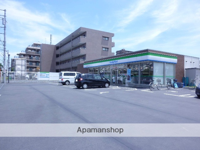 コンビニ　ファミリーマート（コンビニ）まで738m