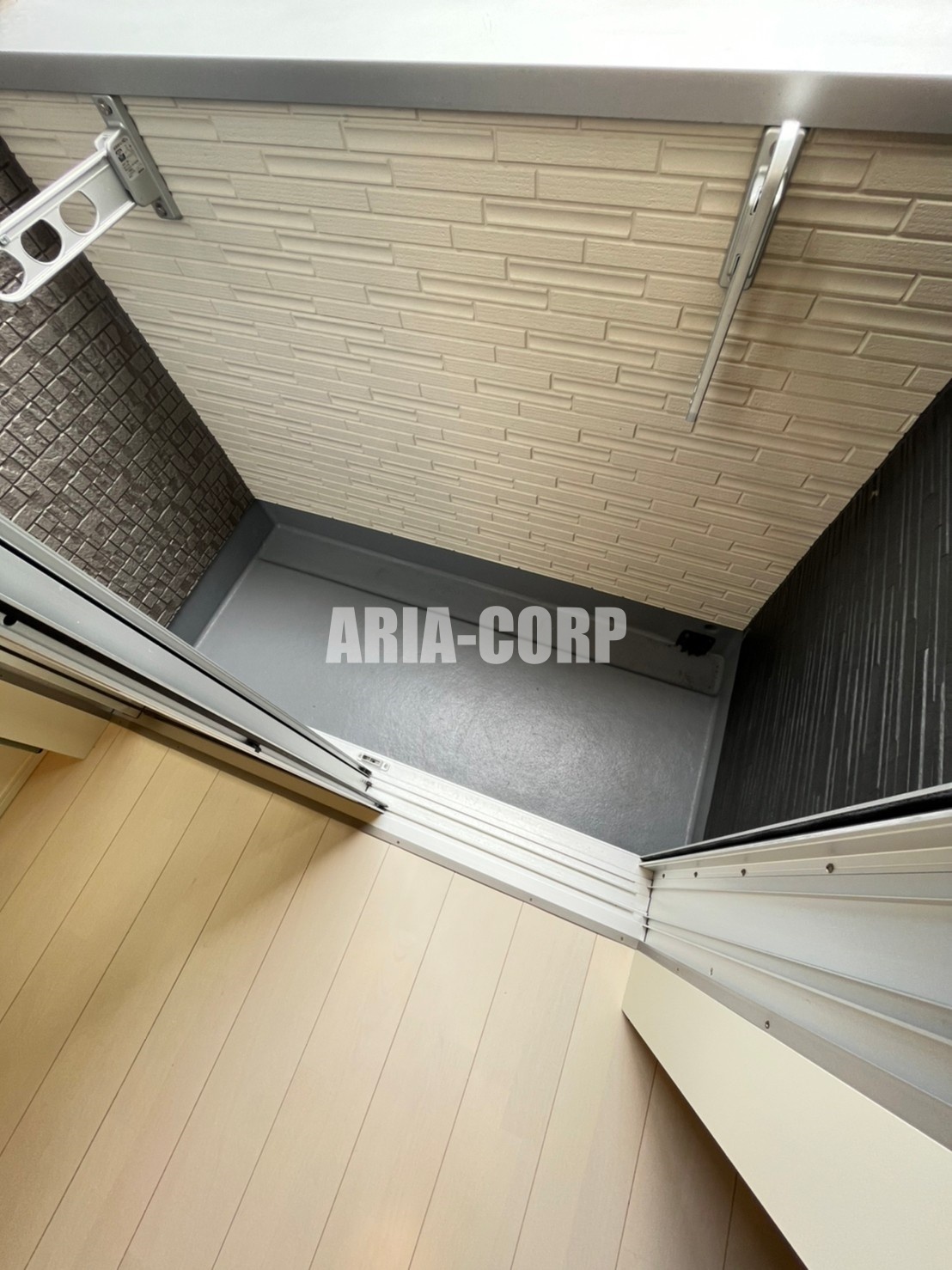 バルコニー　バルコニー、室内物干し、浴室乾燥と3箇所お洗濯物を干せます！