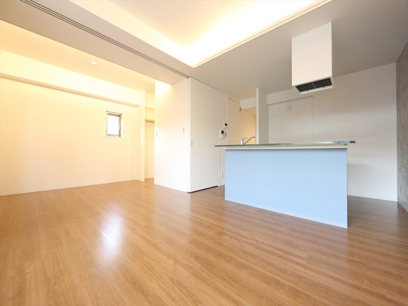 居室・リビング　ＬＤＫ10.7帖　洋室5帖　つなげても仕切っても使えます