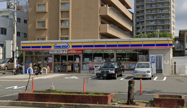 コンビニ　ミニストップ　吹田南金田（コンビニ）まで1404m