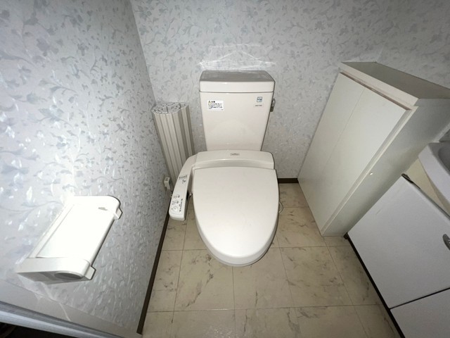 トイレ　＊他号室の写真を使用。