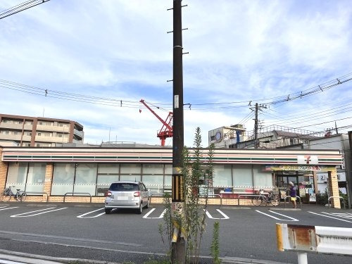 コンビニ　セブンイレブン 横浜永田東2丁目店（コンビニ）まで69m