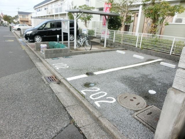 駐車場　敷地内の割り当て駐車場