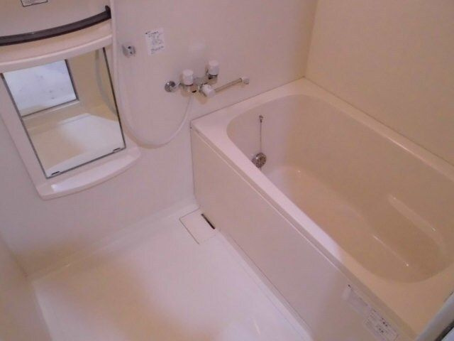 バス・シャワールーム　コンパクトで使いやすいお風呂です(参考写真です)