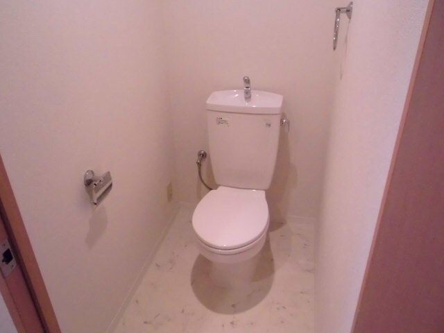 トイレ　ゆったりとした空間のトイレです(参考写真です)