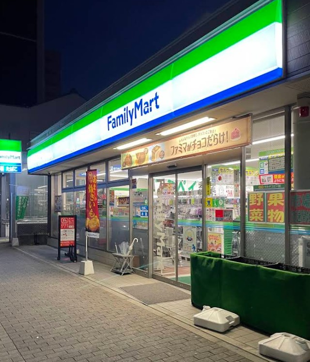 コンビニ　ファミリーマート浅間町駅前店（コンビニ）まで165m