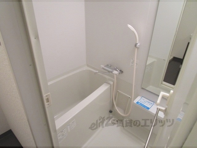 バス・シャワールーム　姿見