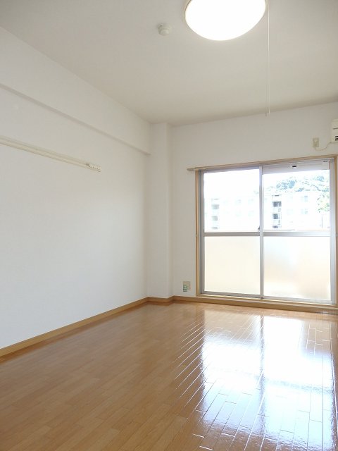 居室・リビング　同物件別号室の写真です。