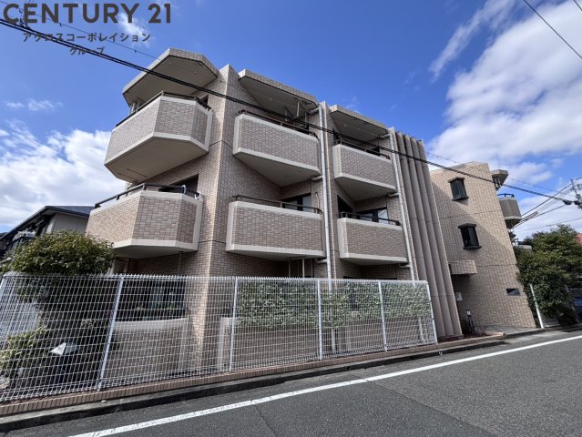 建物外観　敷地内専用ゴミ捨て場あります。