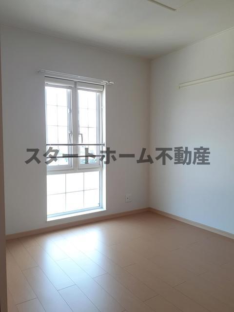 その他部屋・スペース　開放的な寝室です