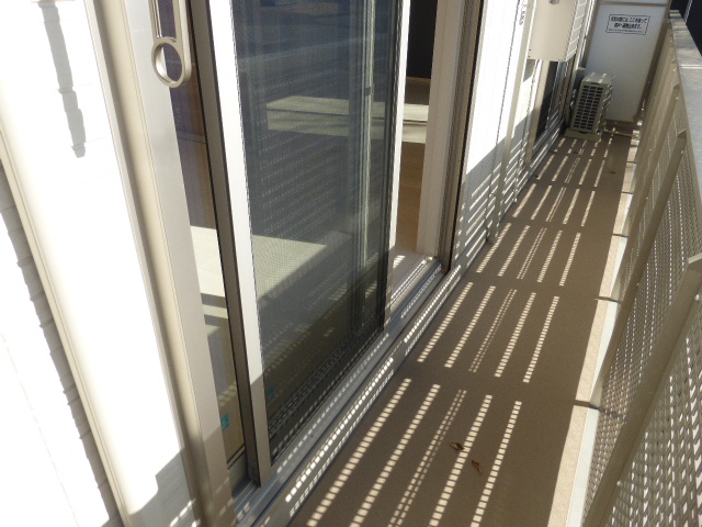 バルコニー　ワイド設計バルコニー　南向で陽当たり良好