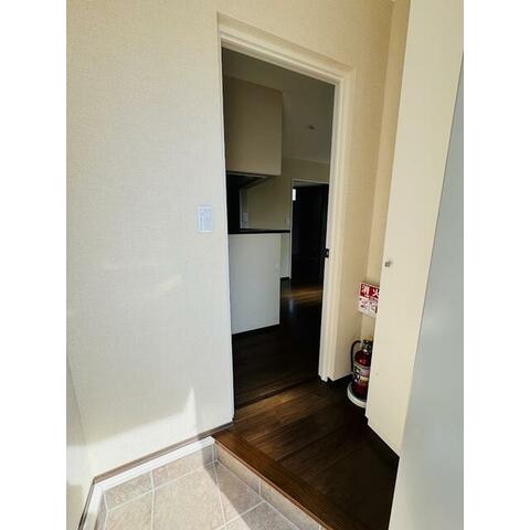 玄関　シューズボックス付きで広々とした玄関♪