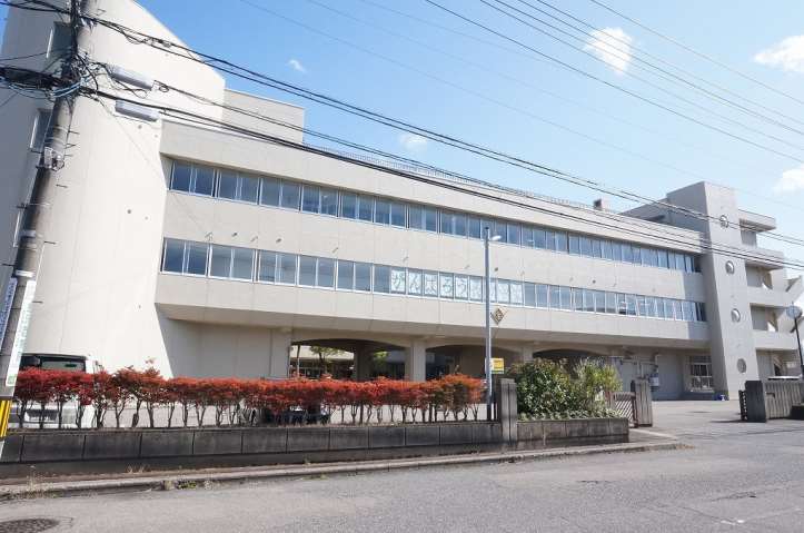 中学校　長田中学校（中学校）まで597m