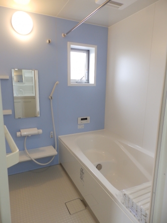 バス・シャワールーム　落ち着いた空間のお風呂です