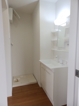 洗面設備　広い洗面スペース