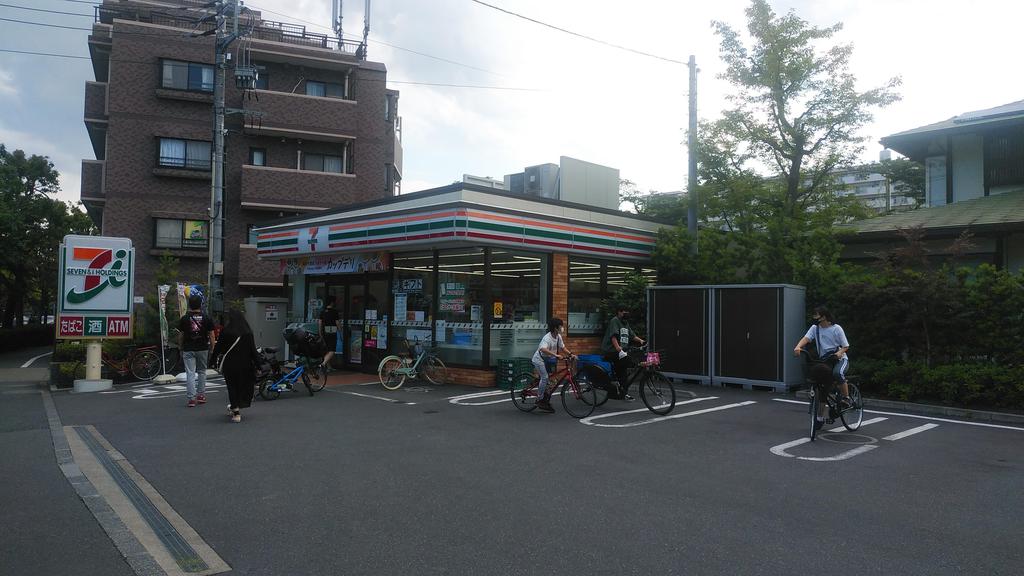 コンビニ　セブンイレブン練馬光が丘2丁目店（コンビニ）まで385m