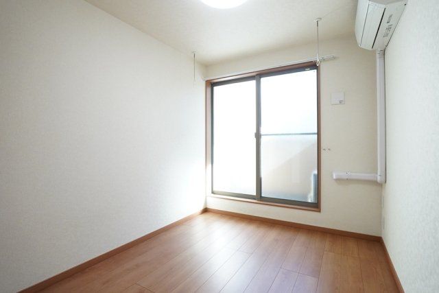 居室・リビング　☆明るい洋室☆