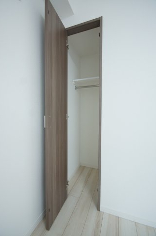 収納　「ハンガーパイプ付きクローゼット」