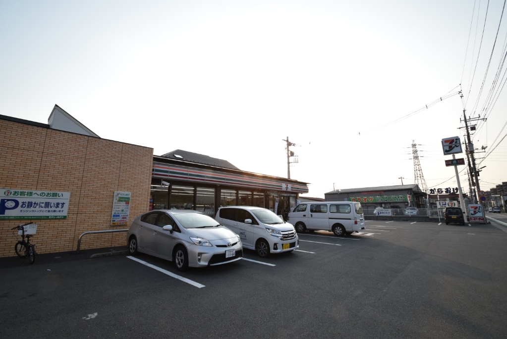 コンビニ　セブンイレブン 草加新里下町店（コンビニ）まで408m