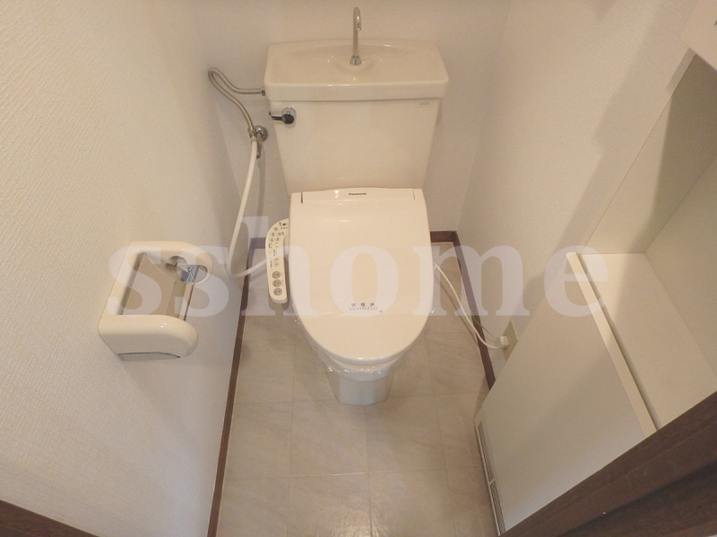 トイレ　温水洗浄便座