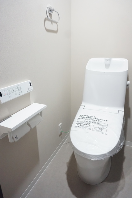 トイレ　清潔な洗浄機能付きのトイレ
