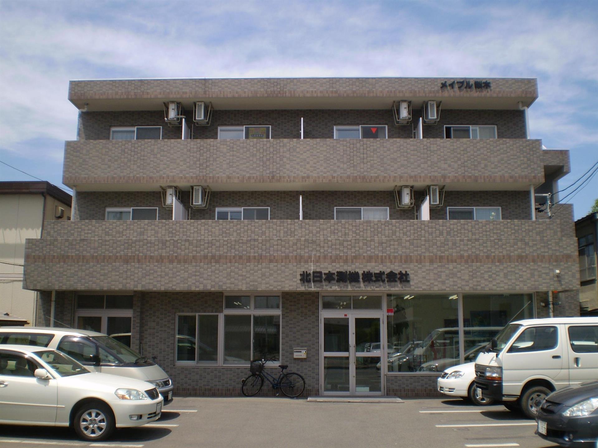 建物外観　メイプル梨木　外観