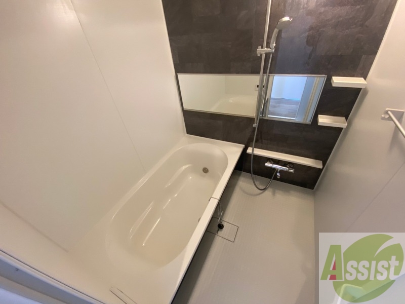 バス・シャワールーム　お風呂になります。一日の疲れを癒してくださいね。