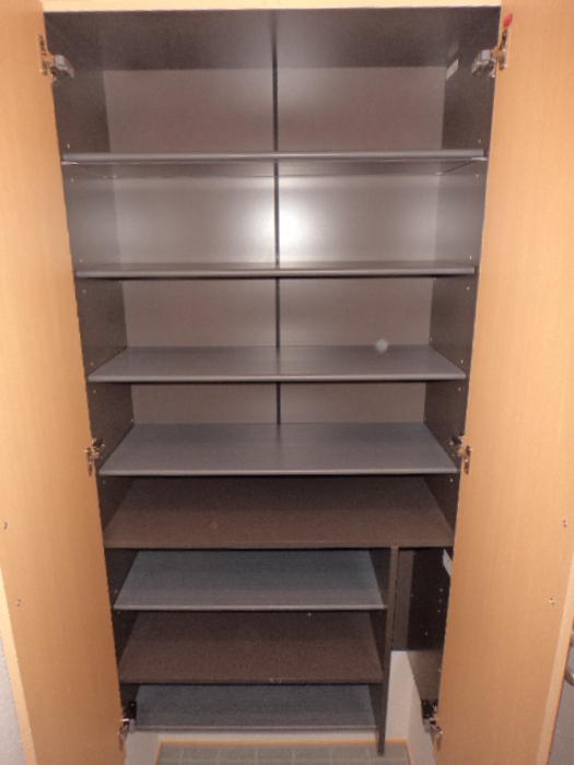 玄関　カラー異なる場合があります