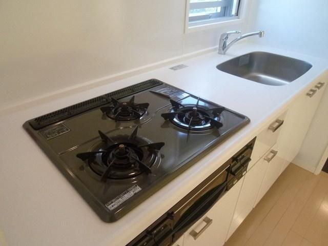 キッチン　★３口ガスシステムキッチン★