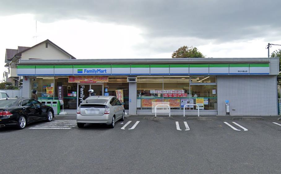 コンビニ　ファミリーマート港北大倉山店（コンビニ）まで426m