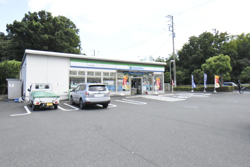 コンビニ　ファミリーマートさいたま中尾店（コンビニ）まで556m