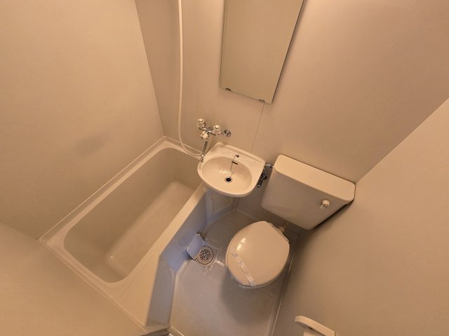 バス・シャワールーム　落ち着いた空間のお風呂です